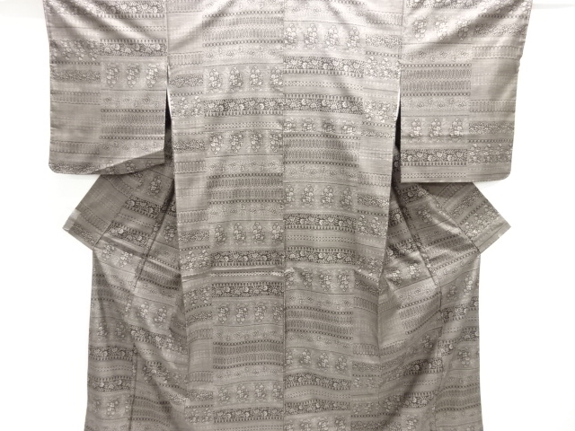 大特価品　未使用品　横段に花更紗模様織り出し本場泥大島紬着物(9マルキ)